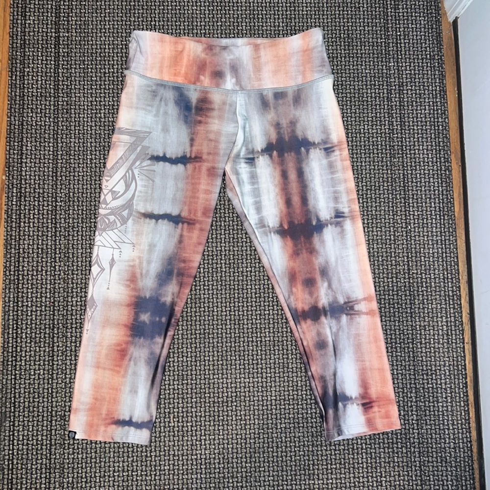 ONZIE tie dyed Capris size M/L